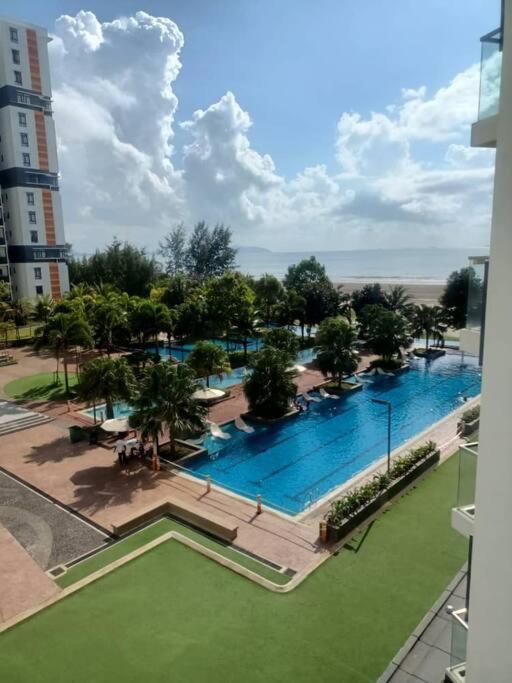 Timurbay Seafront Residence By Ozzy Azizi Kuantan Dış mekan fotoğraf