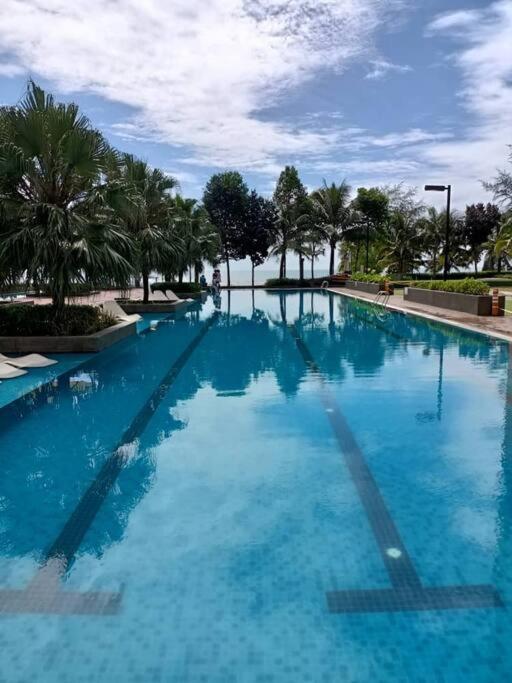 Timurbay Seafront Residence By Ozzy Azizi Kuantan Dış mekan fotoğraf