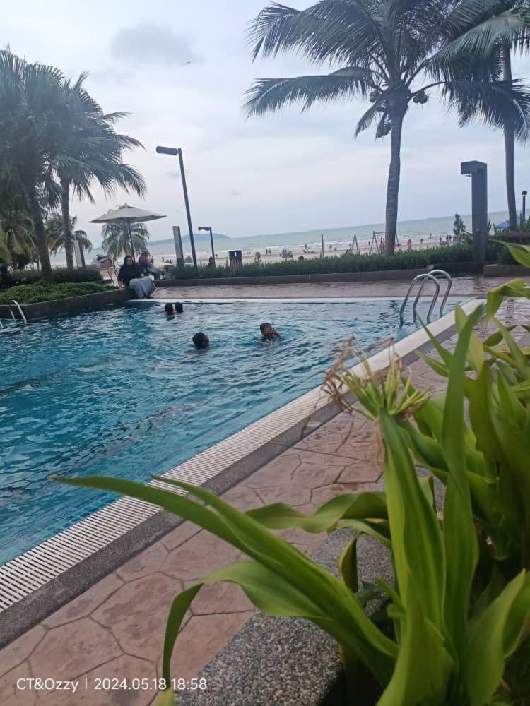 Timurbay Seafront Residence By Ozzy Azizi Kuantan Dış mekan fotoğraf